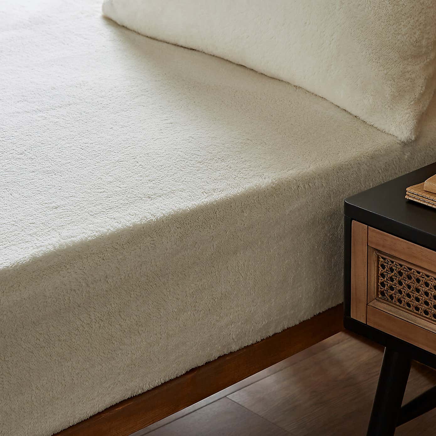 Carousel zoom image position 1 of 3