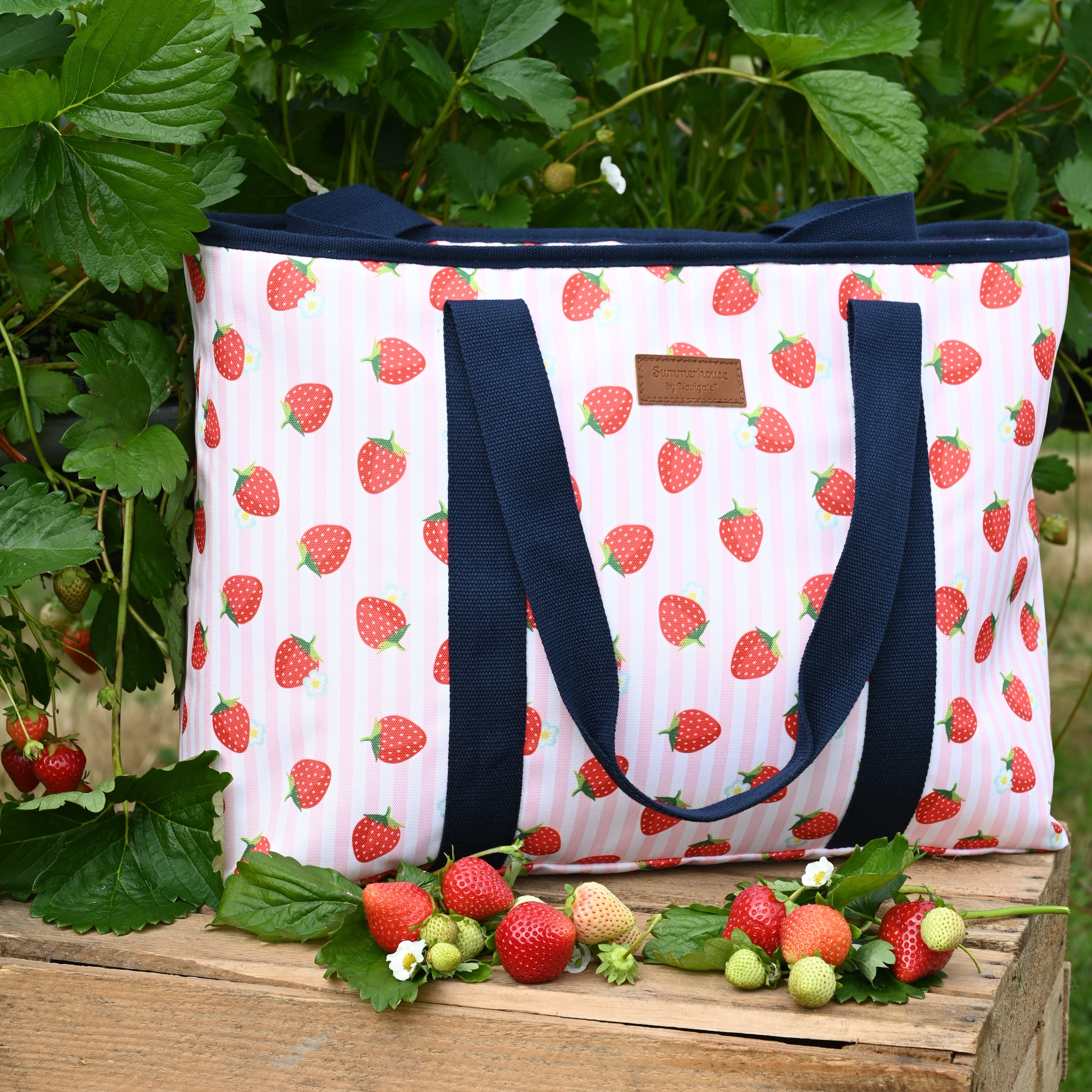 Strawberries & Cream 25 Litre Insulated Family Picnic Tote Bag with Shoulder Strap