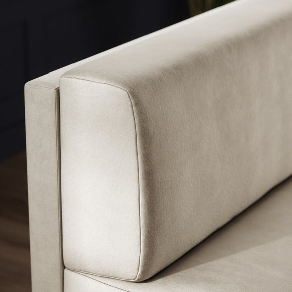 Carousel navigation image position 3 of 7