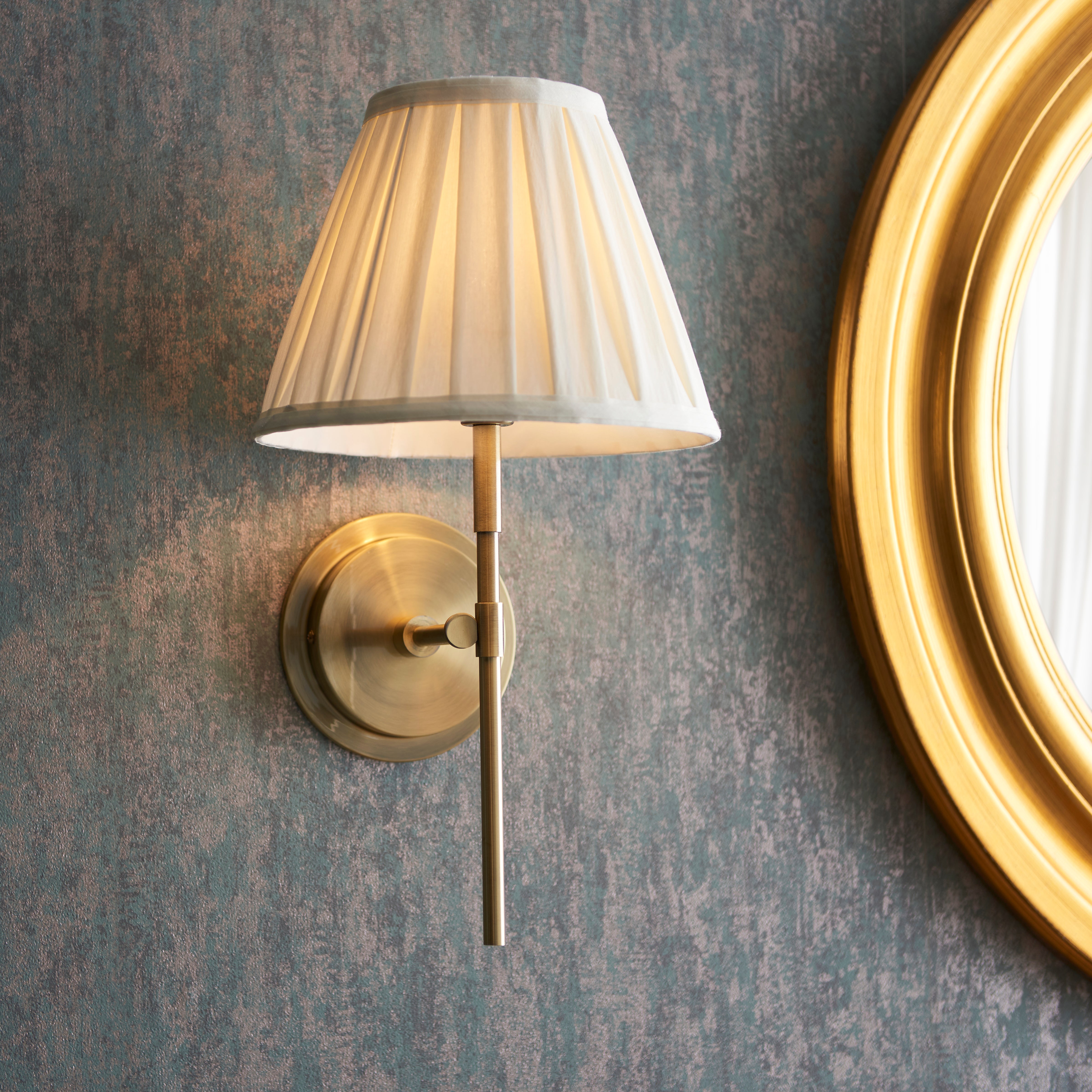 Vogue Holden Traditional Wall Light Brass