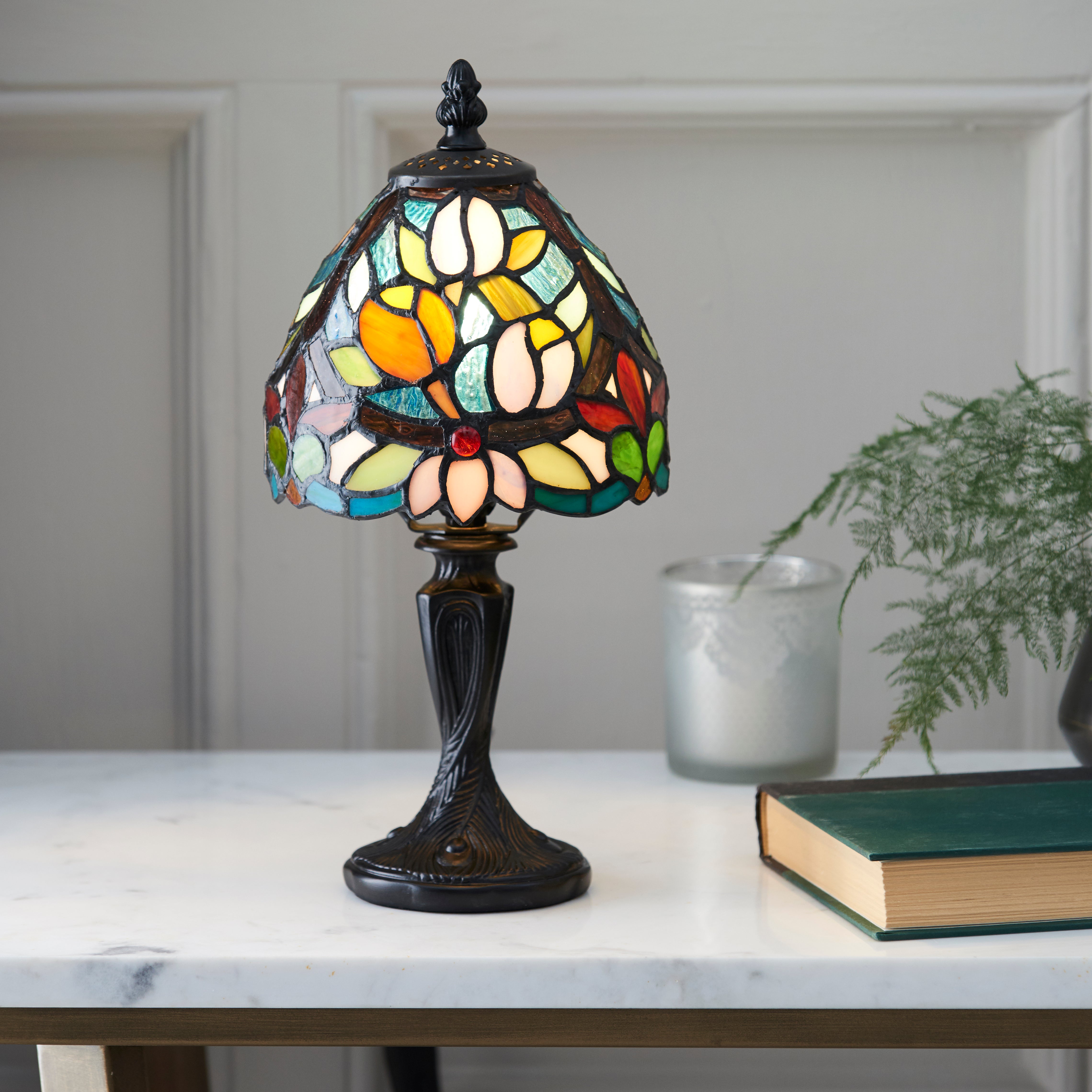 Vogue Flora Traditional Table Lamp