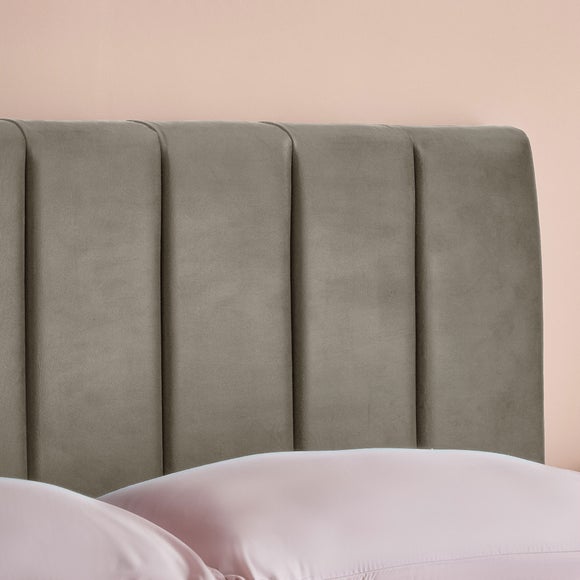 Carousel navigation image position 4 of 8