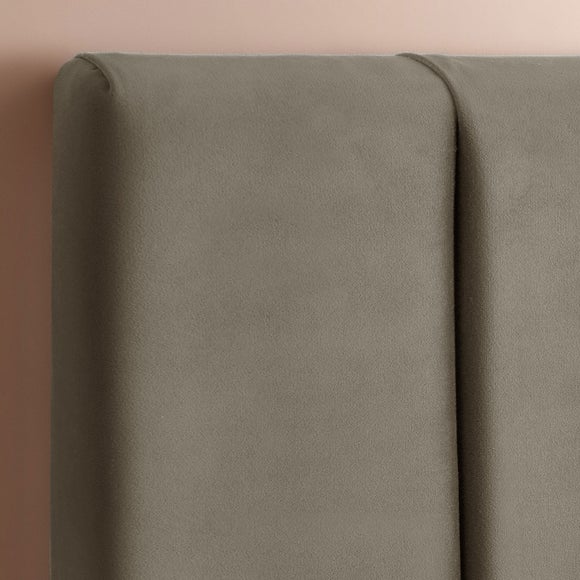 Carousel navigation image position 5 of 8