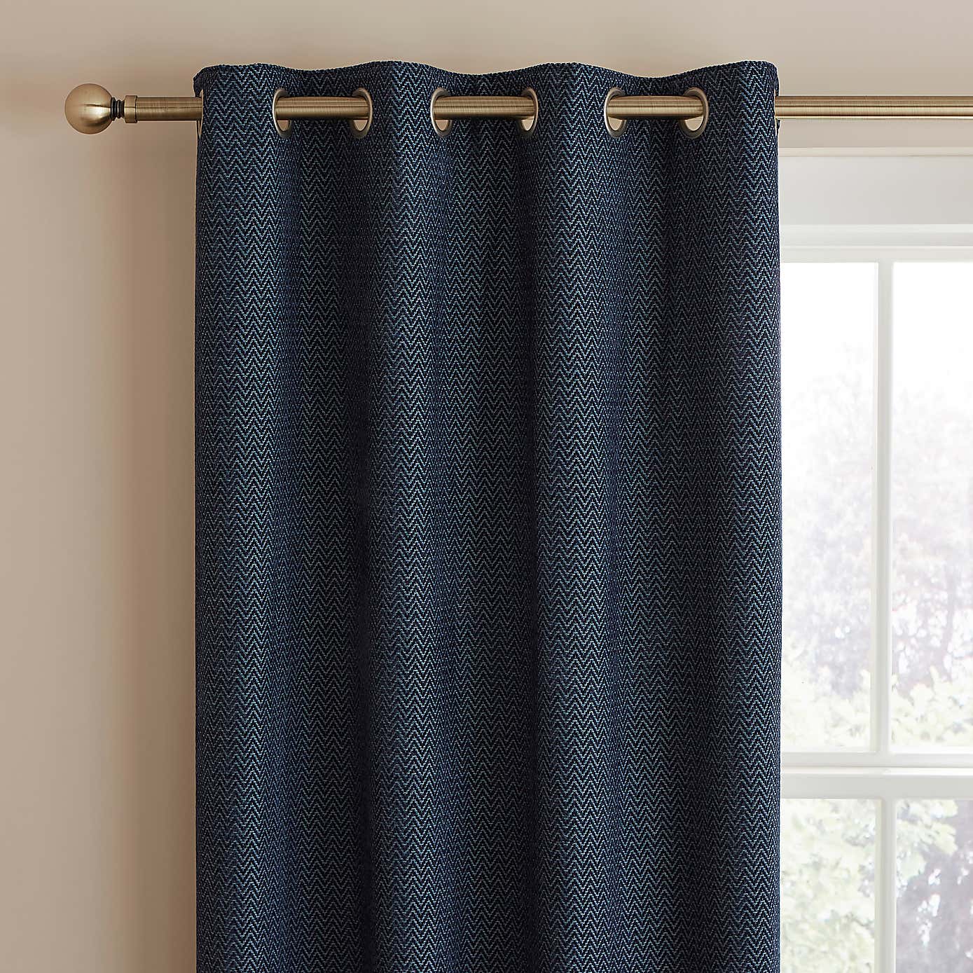 Carousel zoom image position 1 of 3