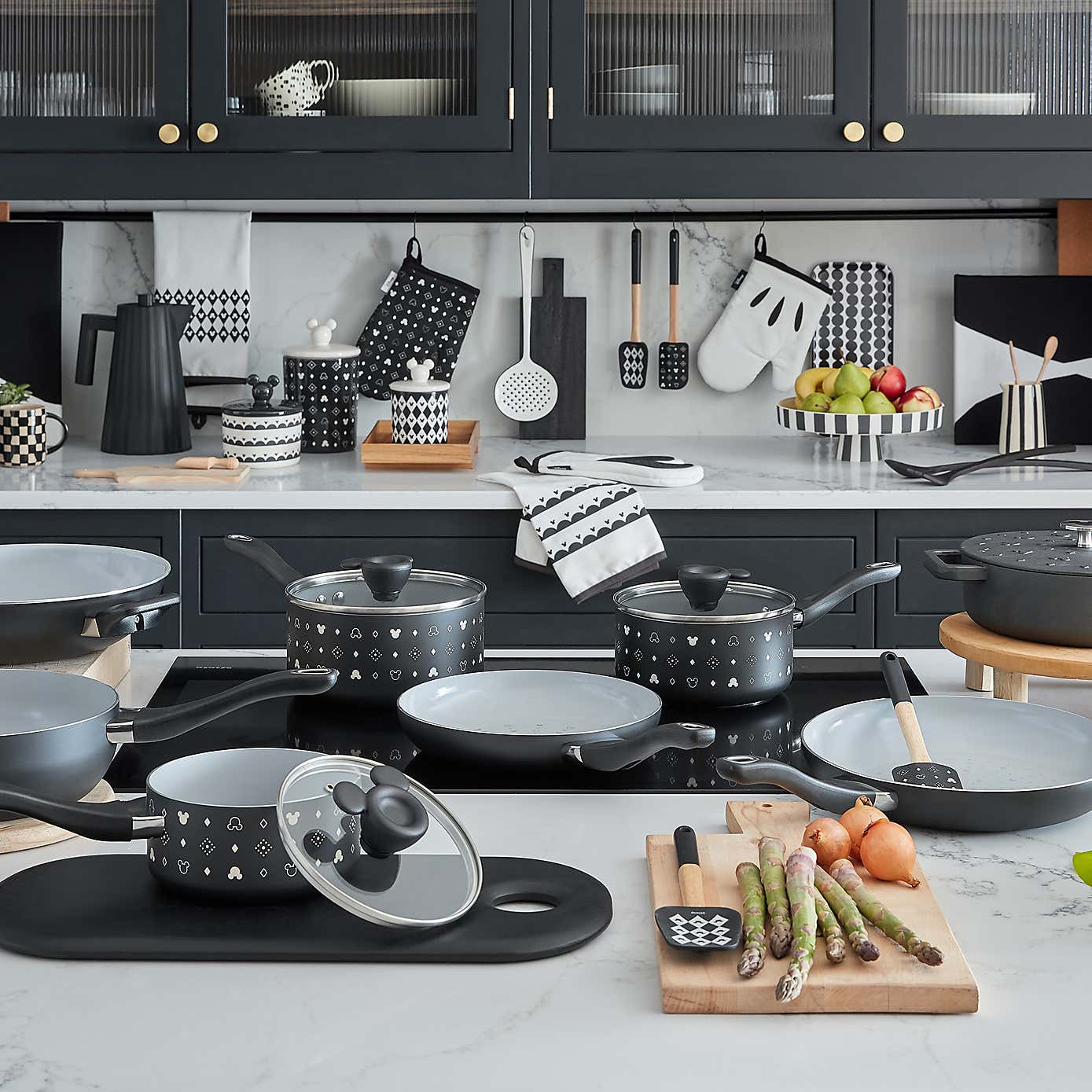 Carousel zoom image position 3 of 3