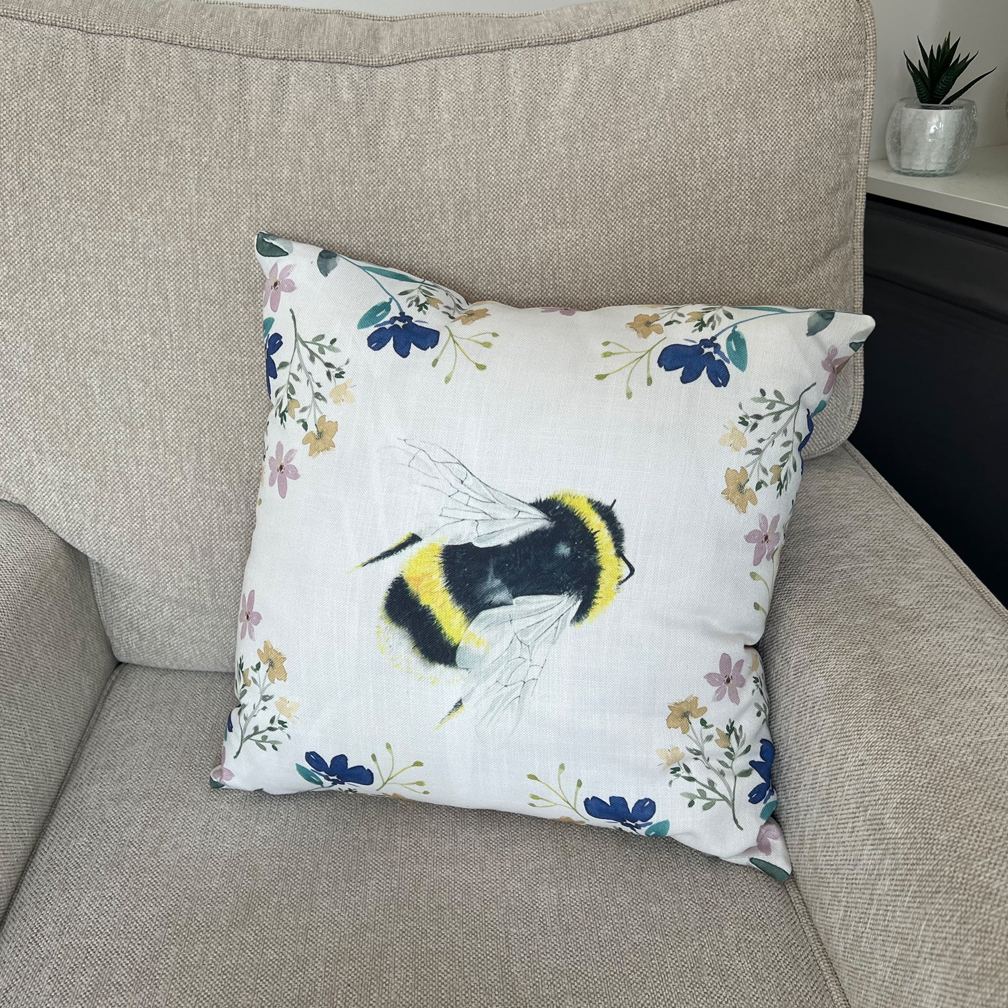 Daro Floral Bee Square Cushion