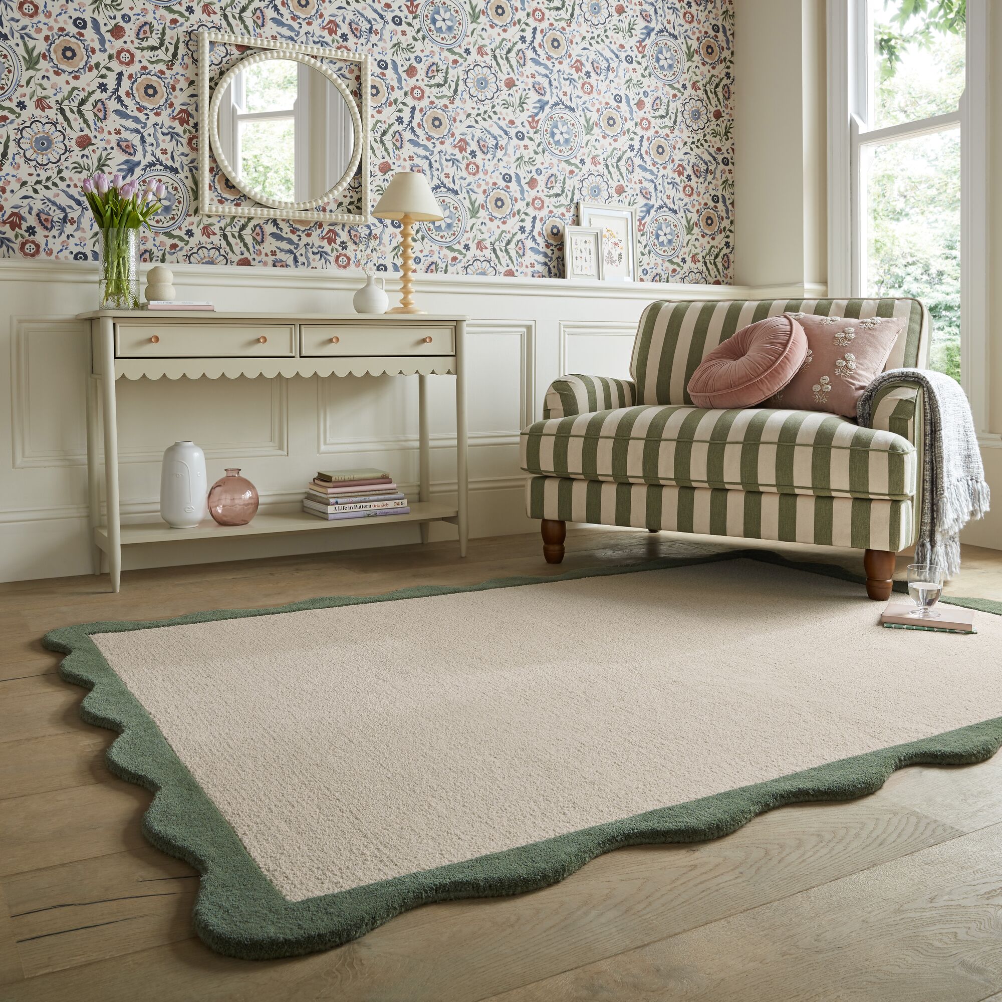 Bonnie Scallop Sage Border Wool Rug Sage