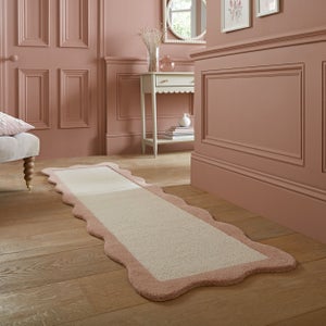 Bonnie Scallop Border Wool Runner
