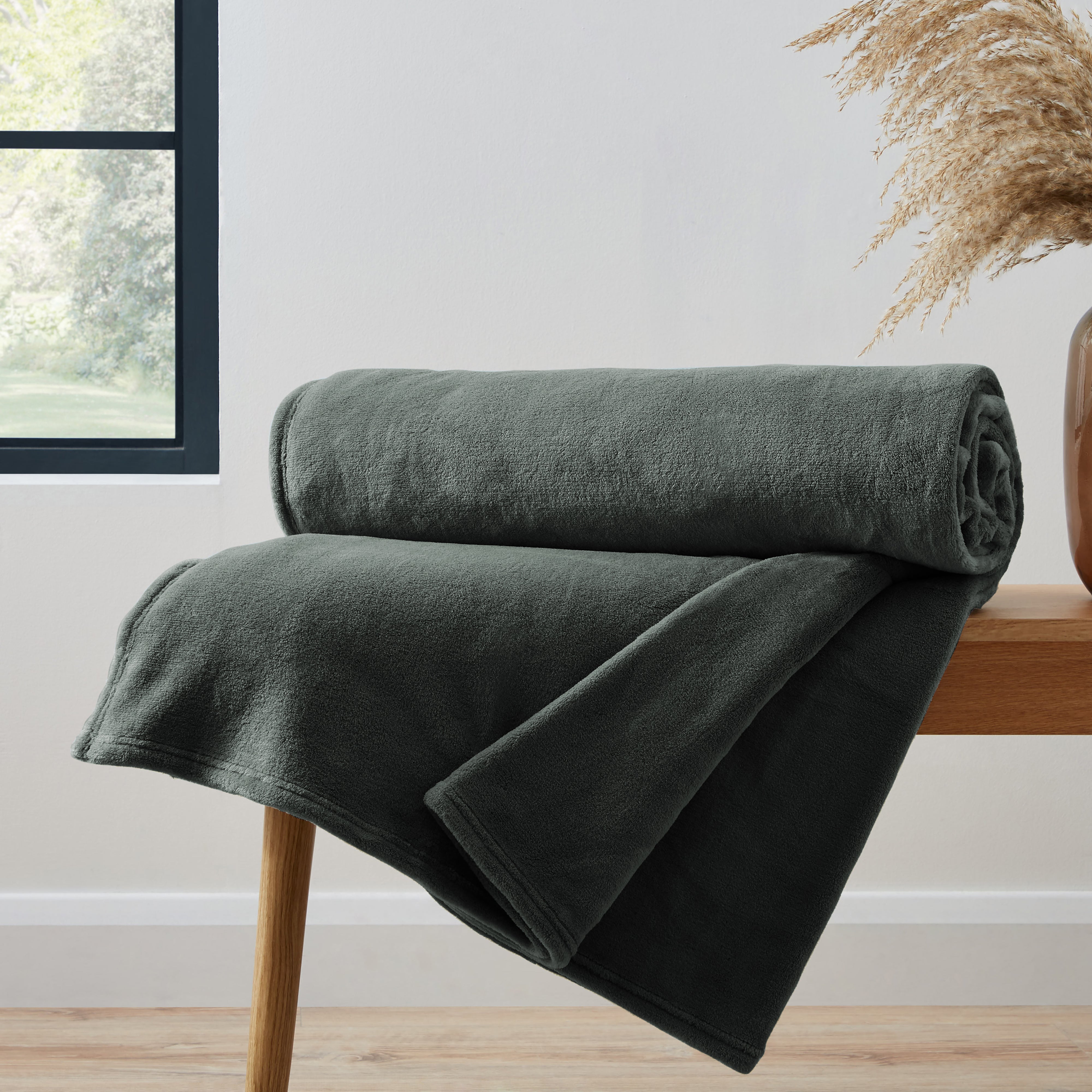 Supersize Family Snuggle Throw Charcoal Grey