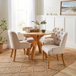 Xavi 4 Seater Round Dining Table- Oak