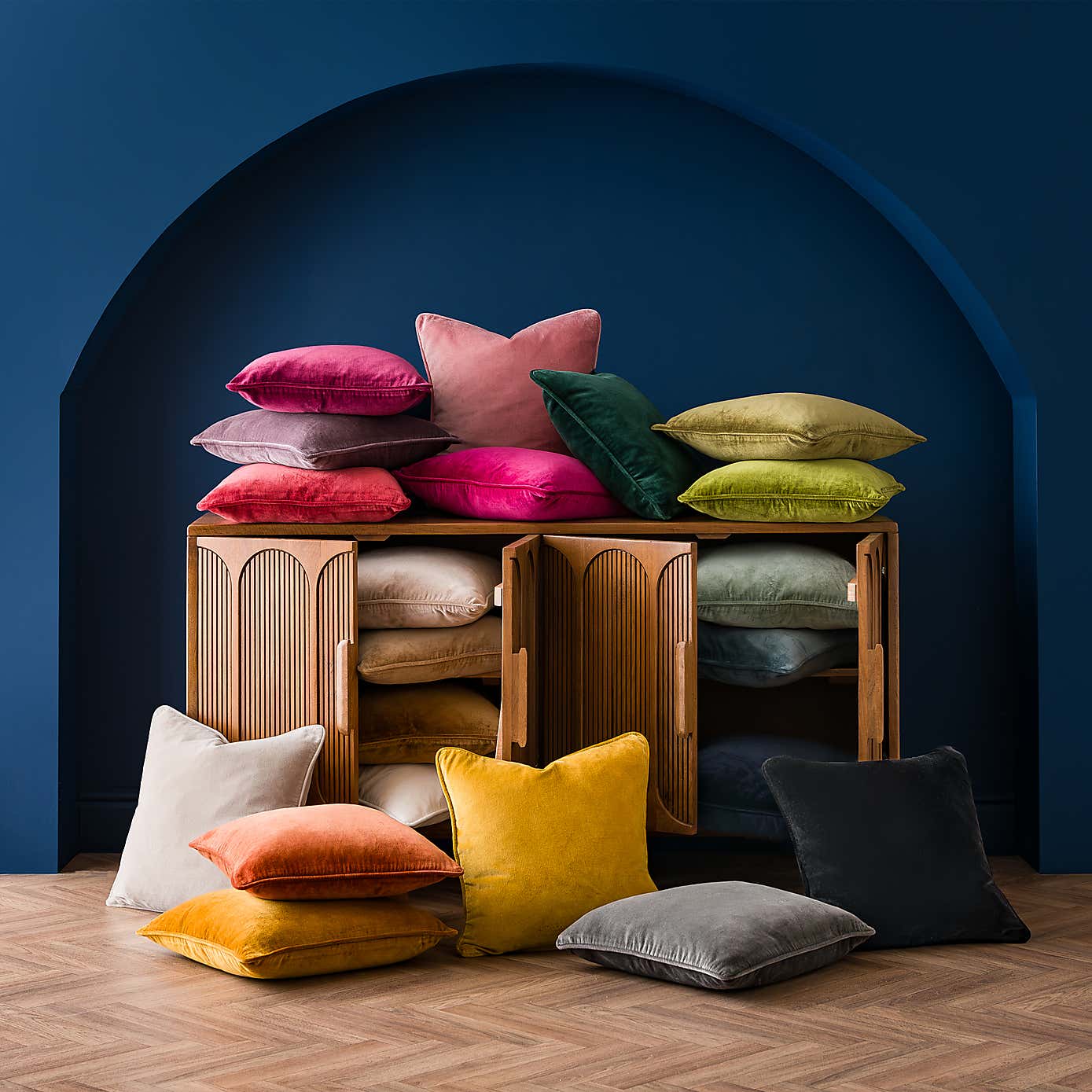 Carousel zoom image position 3 of 3