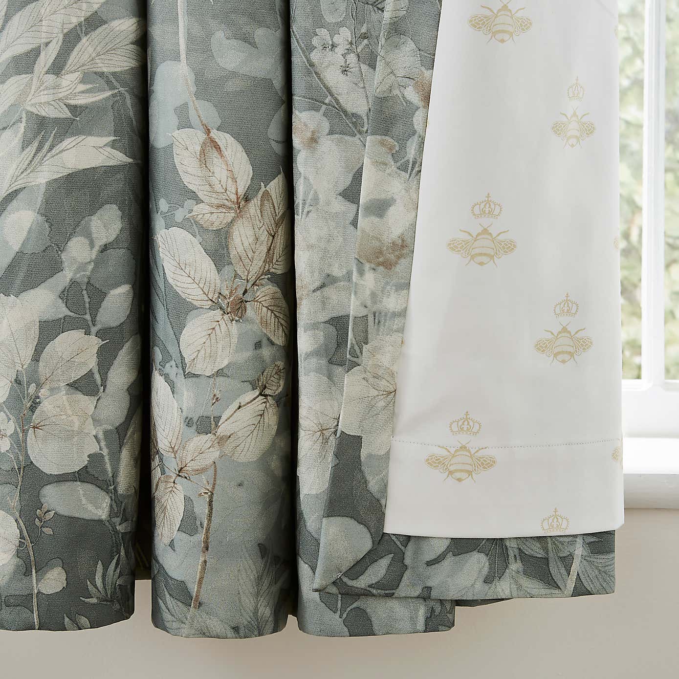 Carousel zoom image position 3 of 3