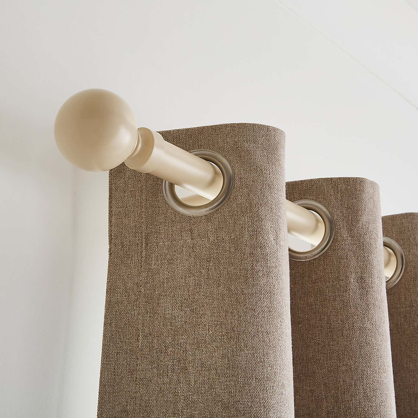 Carousel zoom image position 3 of 3