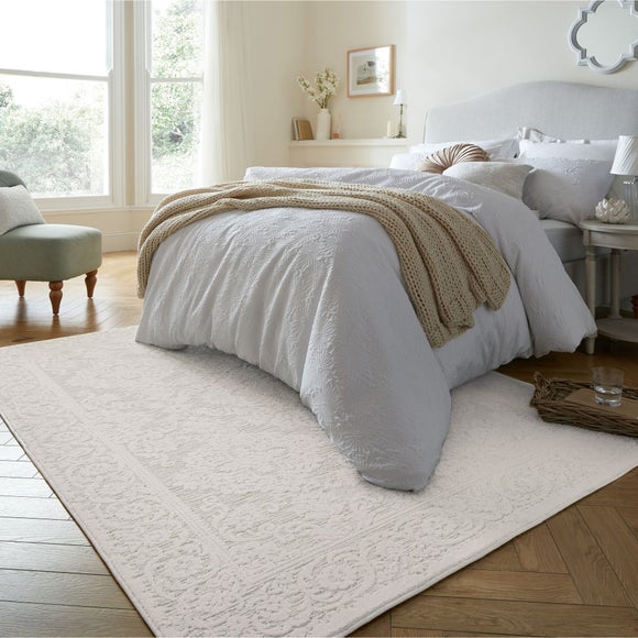 View Belle Traditional Medallion Rug View Belle Traditional Medallion Rug