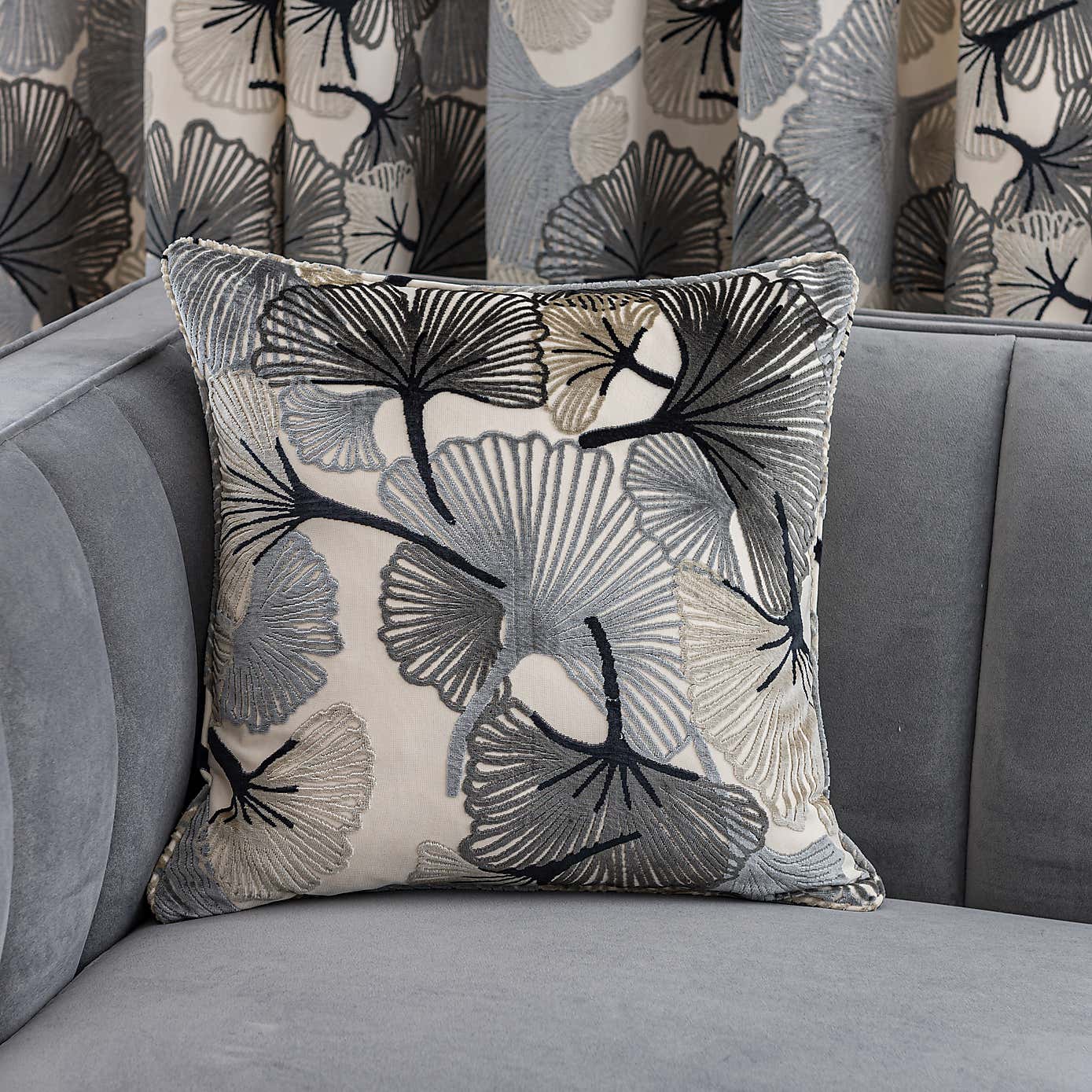 Carousel zoom image position 6 of 8