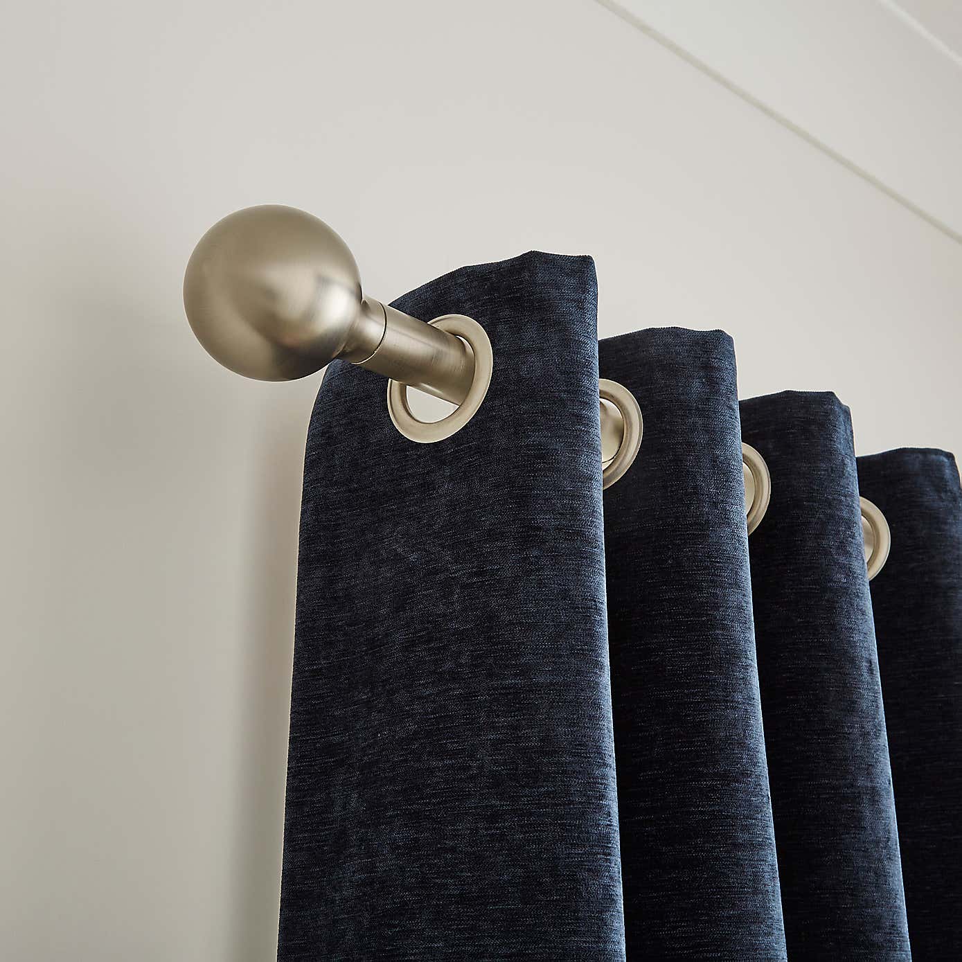 Carousel zoom image position 4 of 6