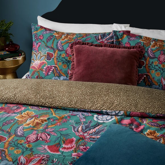 Carousel navigation image position 2 of 3