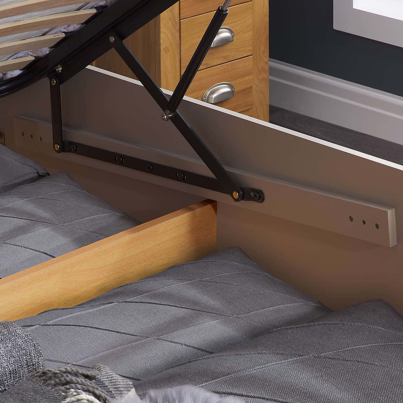 Carousel zoom image position 6 of 10