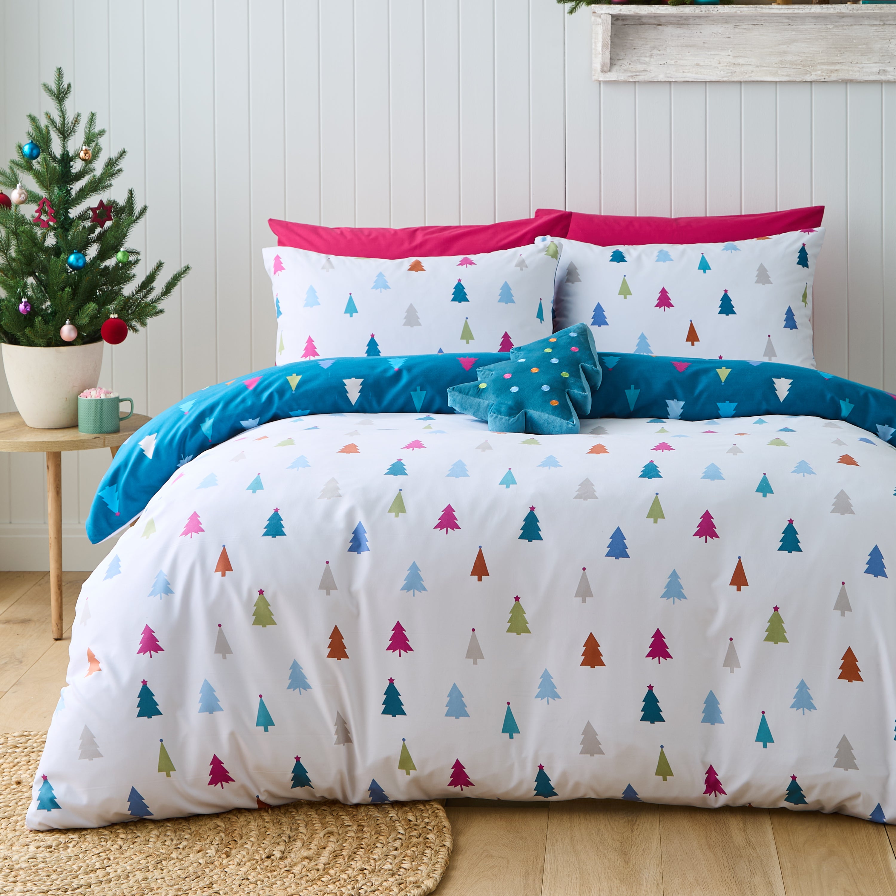 Catherine Lansfield Christmas Tree Reversible Duvet Cover And Pillowcase Set White