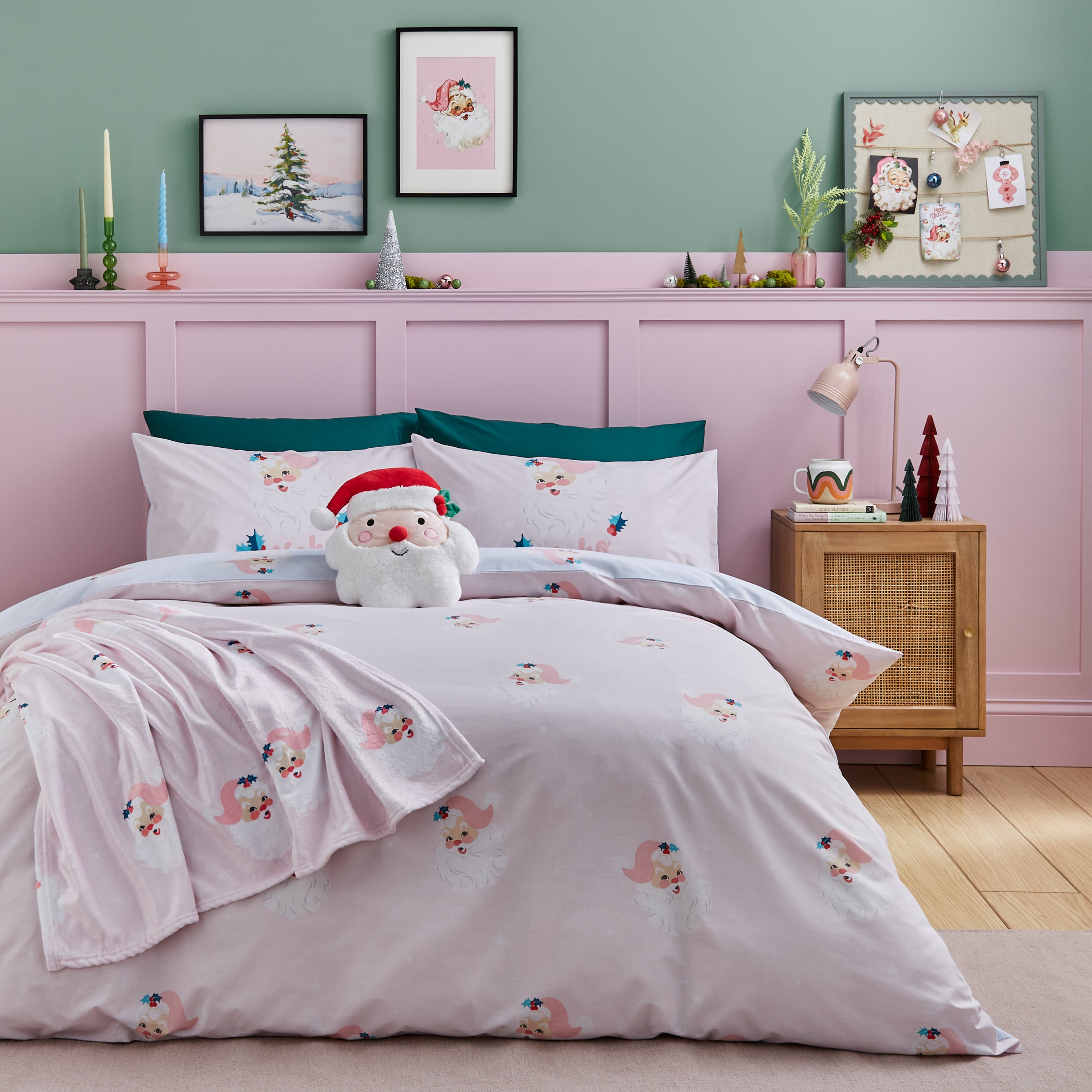 Catherine Lansfield Vintage Santa Reversible Duvet Cover And Pillowcase Set Pink