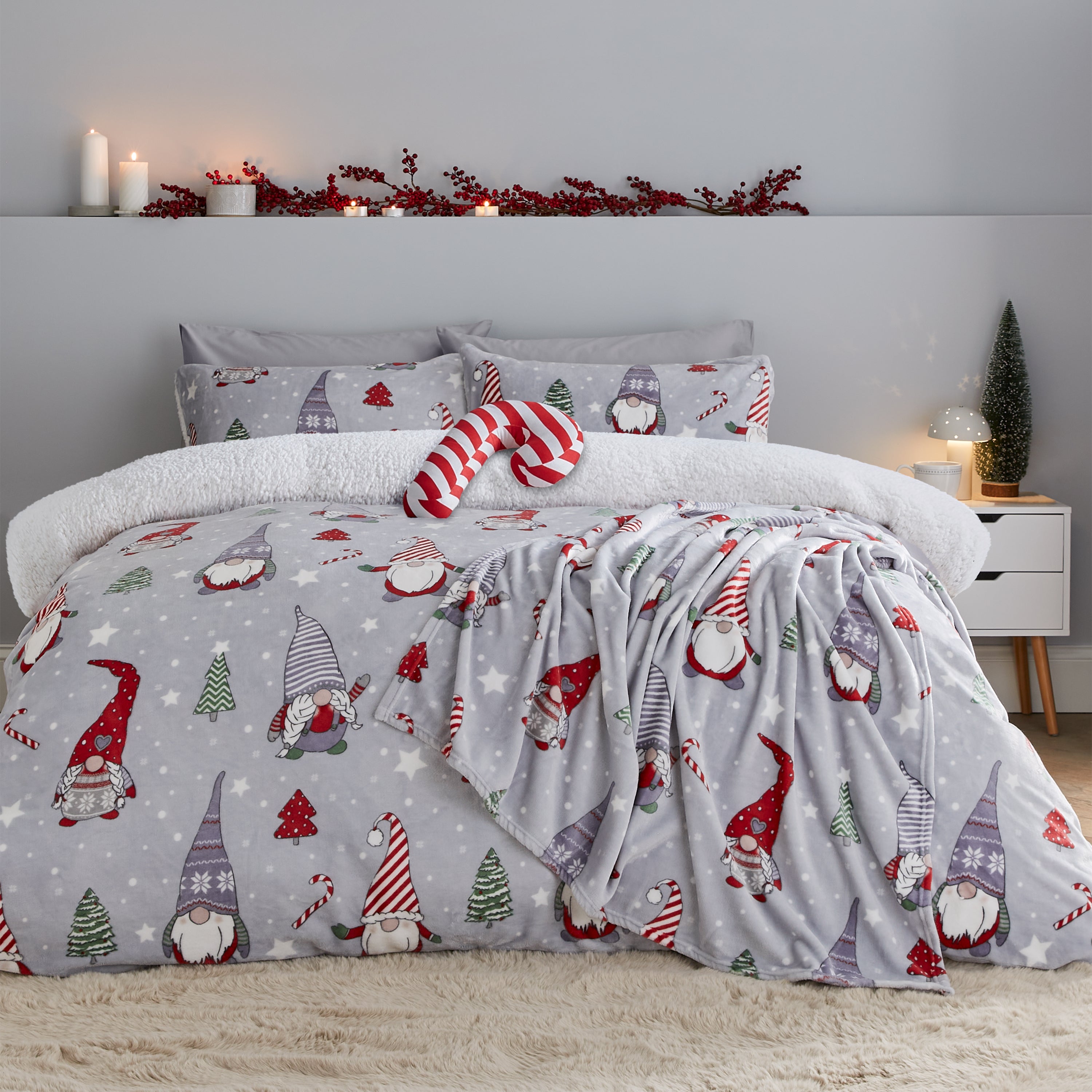 Catherine Lansfield Festive Gnomes Fleece Duvet Cover And Pillowcase Set Cream