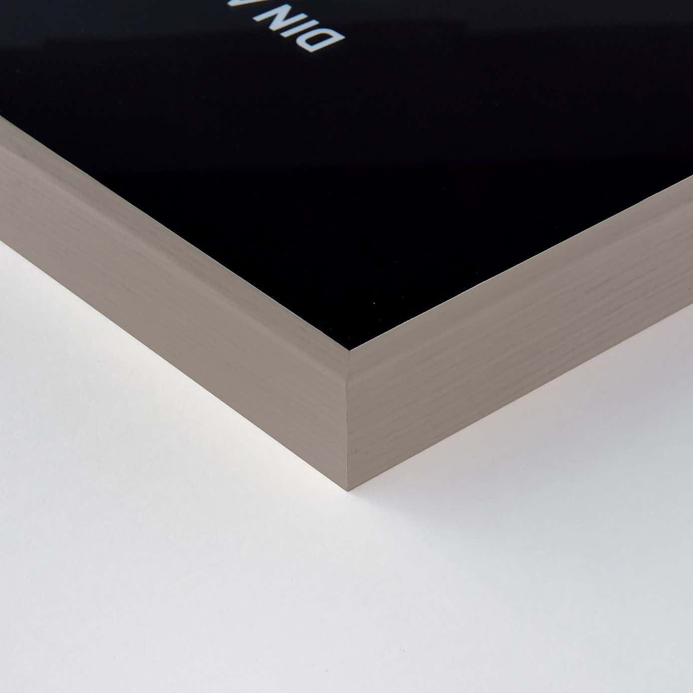 Carousel zoom image position 3 of 4