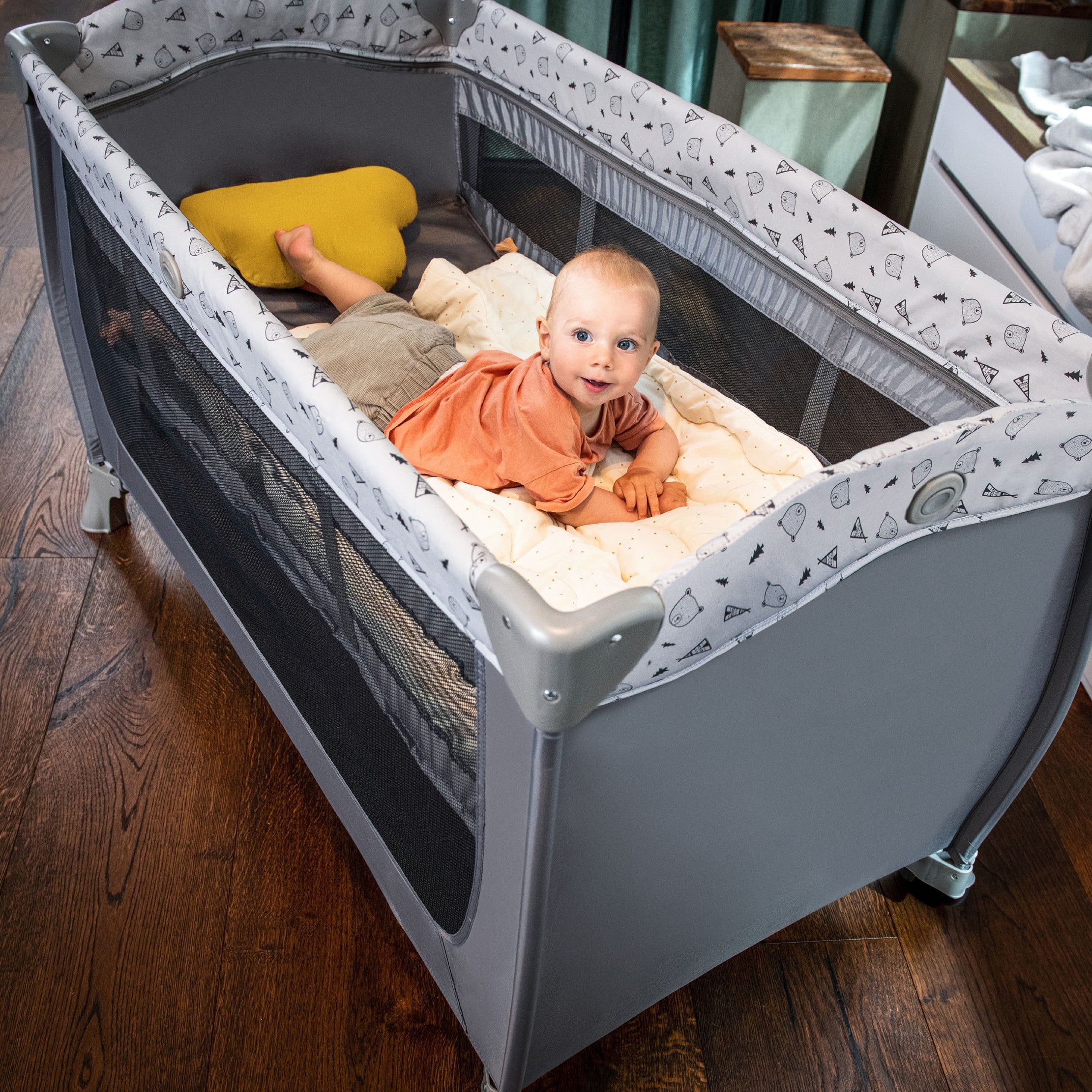 hauck Sleep 'n Play Center Stars Travel Cot Grey