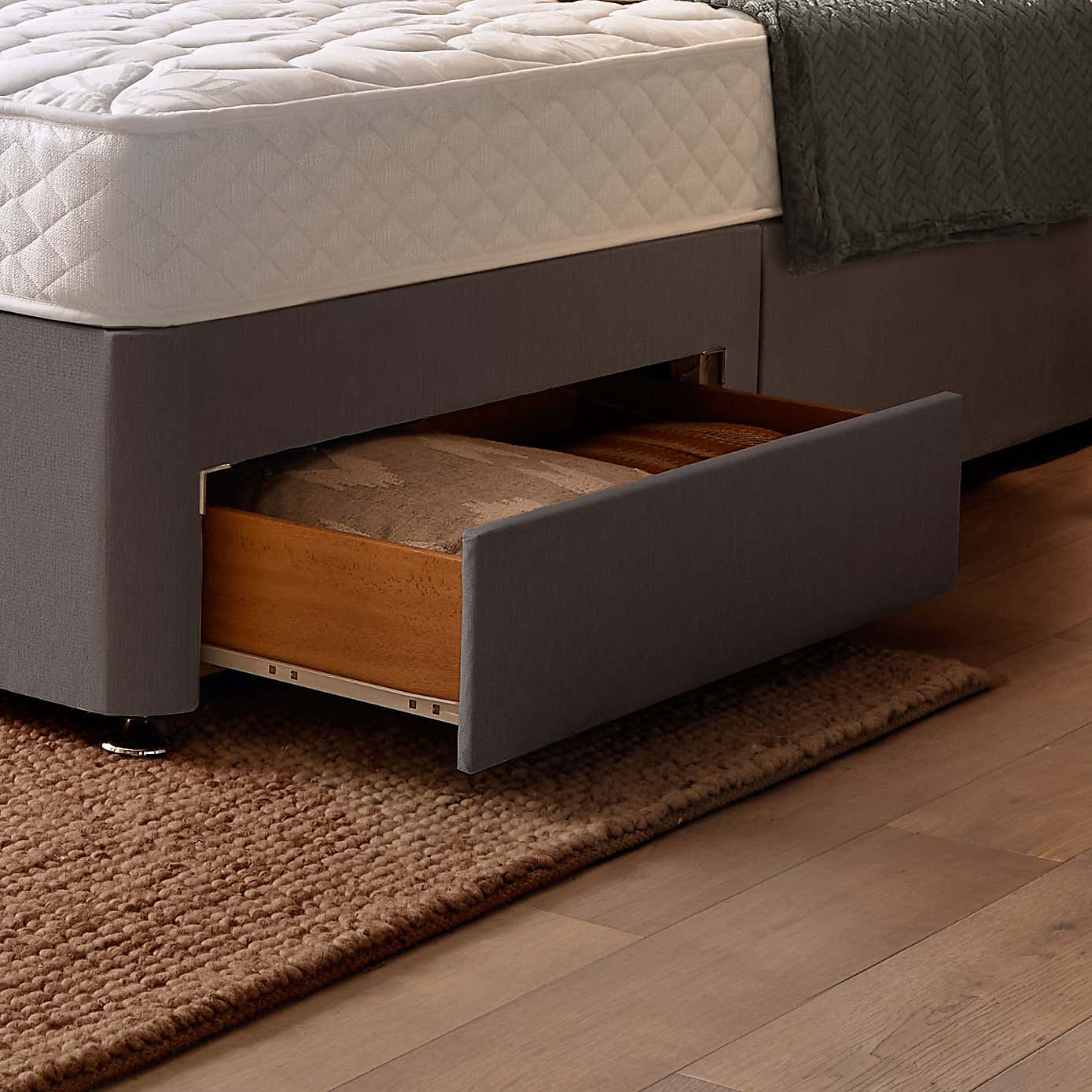 Carousel zoom image position 4 of 9