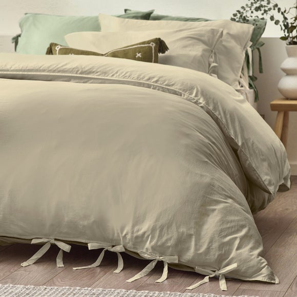 Carousel navigation image position 3 of 4