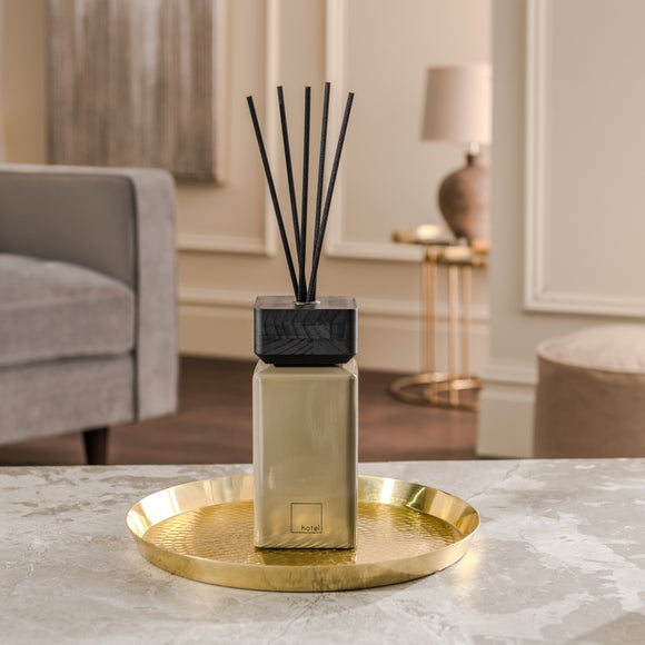 View Hotel Dawn White Floral Plum & Red Berries Diffuser View Hotel Dawn White Floral Plum & Red Berries Diffuser