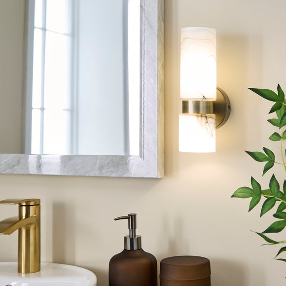 Hotel Kimpton Alabaster Bathroom Linear Wall Light