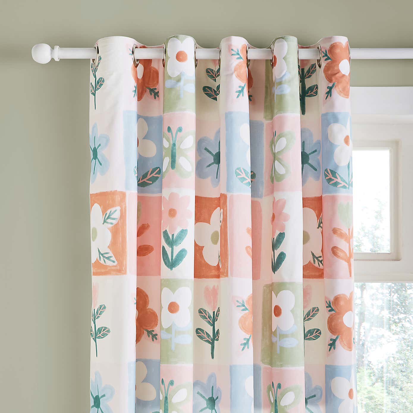 Carousel zoom image position 2 of 4