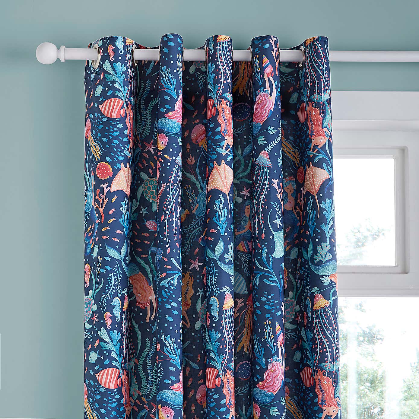 Carousel zoom image position 2 of 4