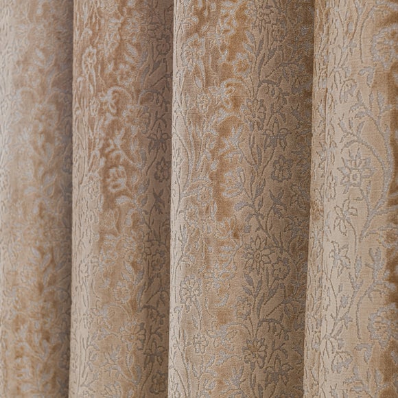 Carousel navigation image position 3 of 5