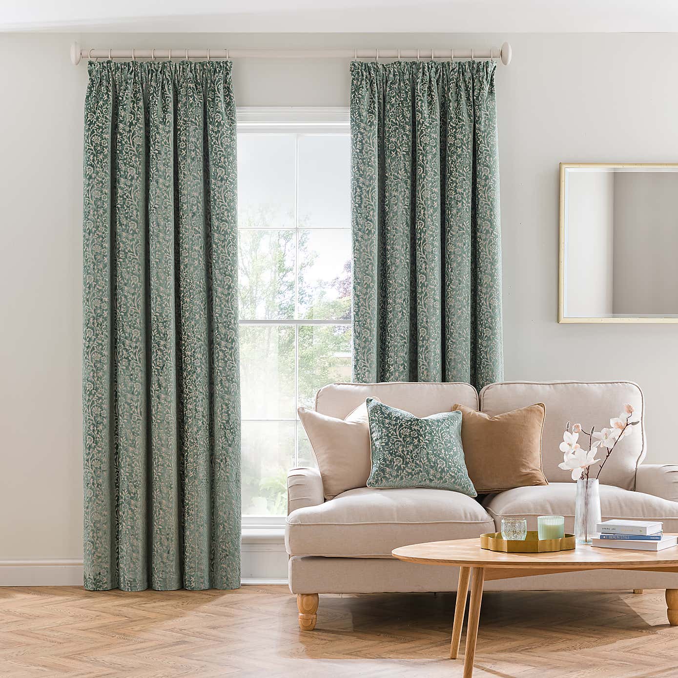 Carousel zoom image position 2 of 4