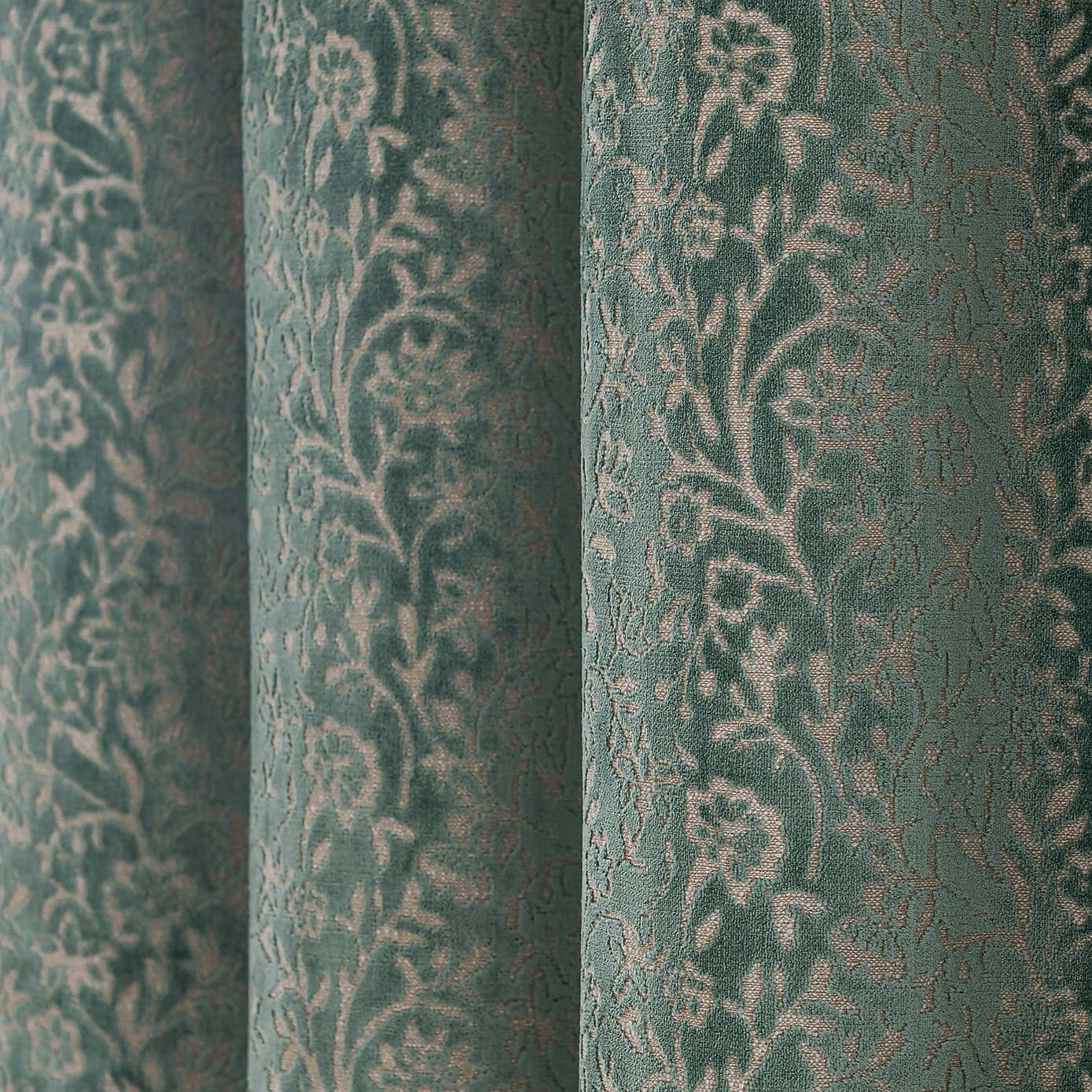 Carousel zoom image position 3 of 4