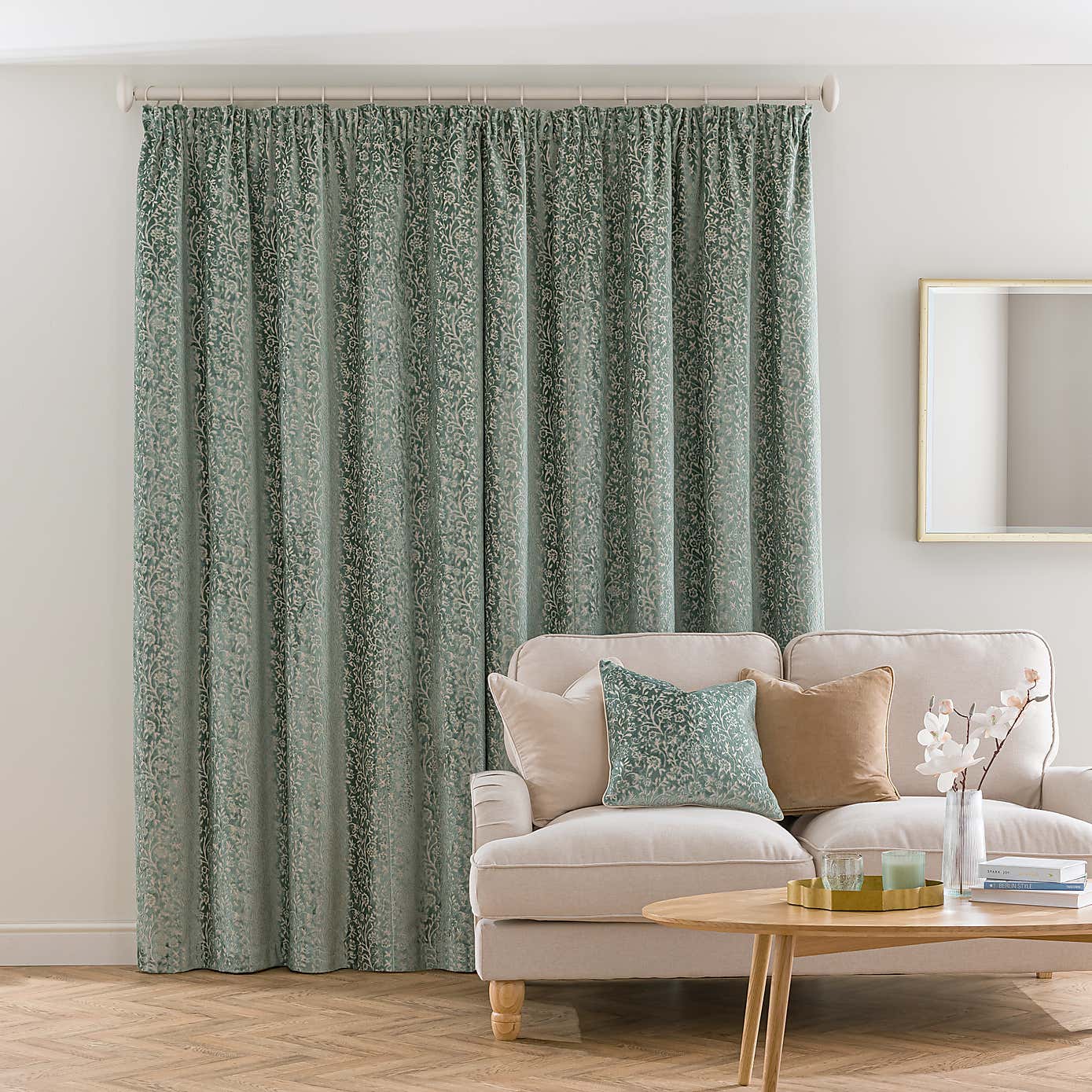 Carousel zoom image position 4 of 4