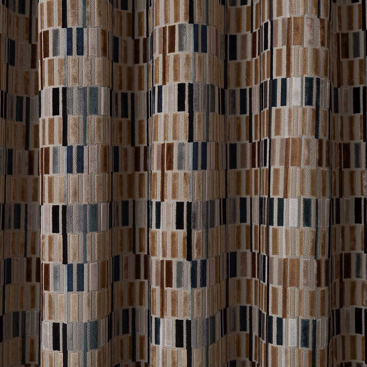 Carousel zoom image position 3 of 4