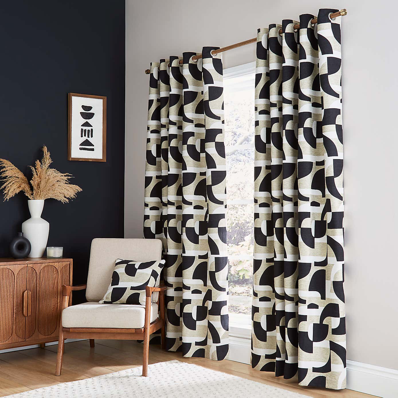 Carousel zoom image position 2 of 4