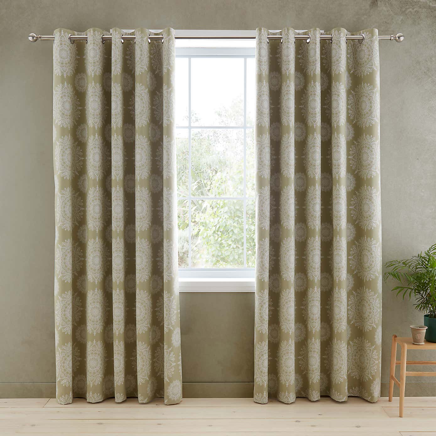 Carousel zoom image position 2 of 4