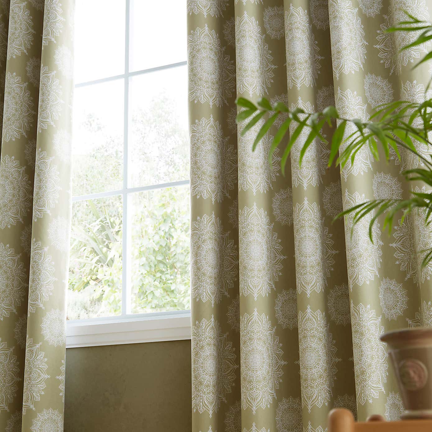 Carousel zoom image position 4 of 4