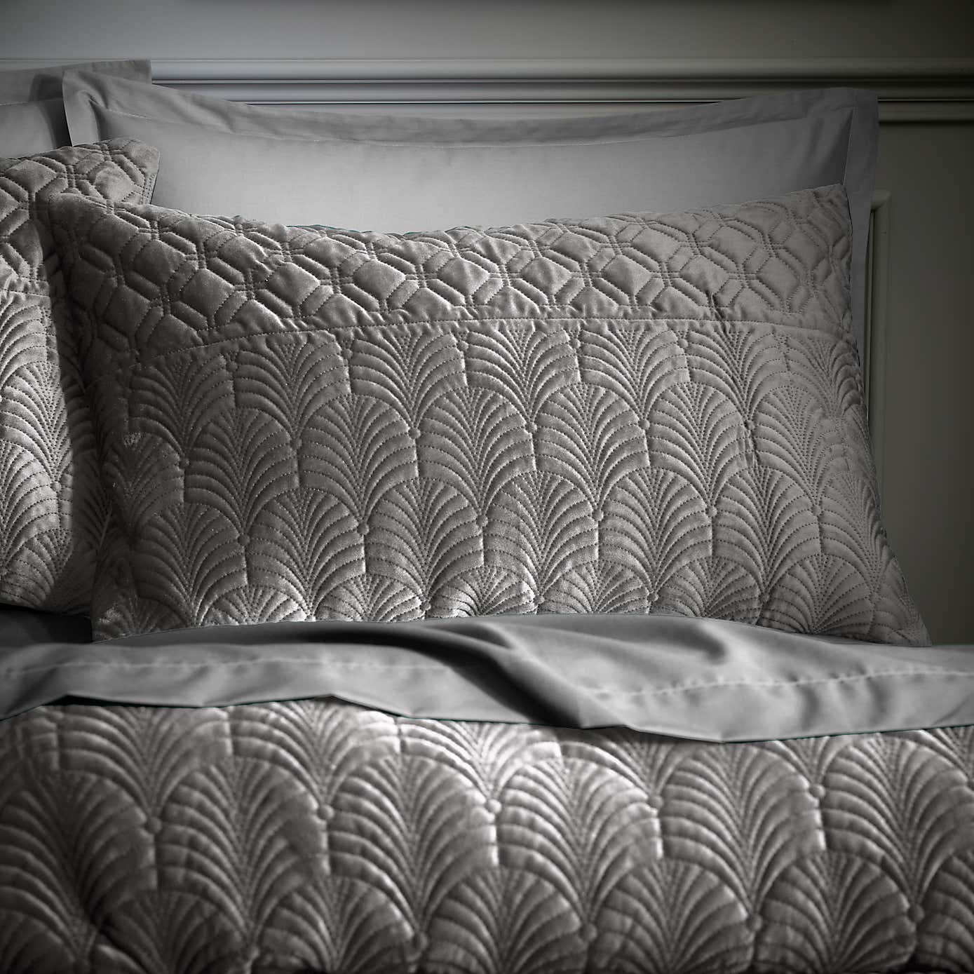 Carousel zoom image position 2 of 6