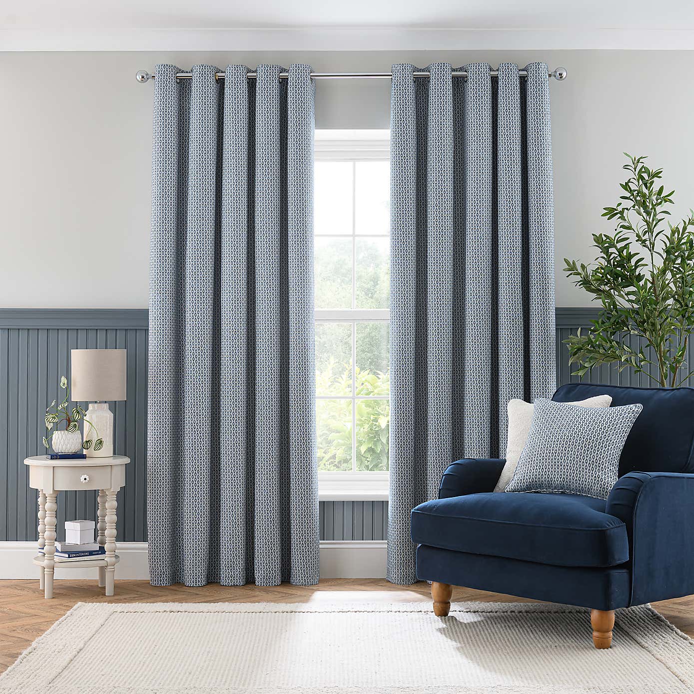 Carousel zoom image position 2 of 4