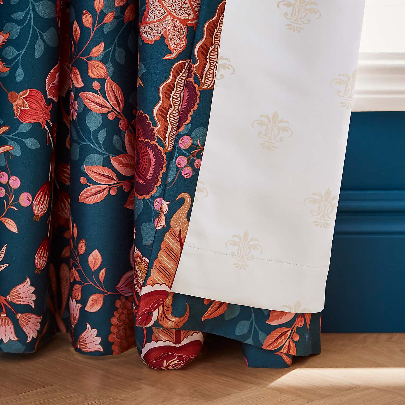 Carousel zoom image position 3 of 3