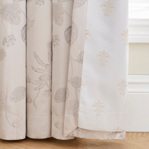 Carousel navigation image position 3 of 4