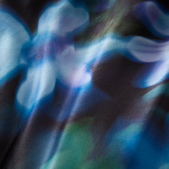 Carousel navigation image position 3 of 6