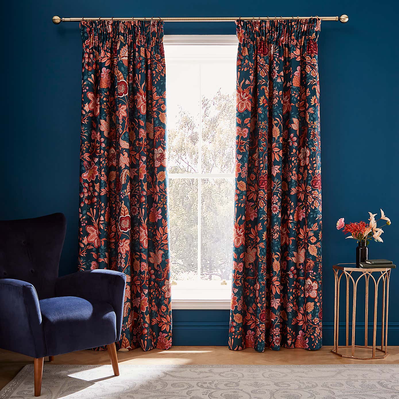 Carousel zoom image position 2 of 3