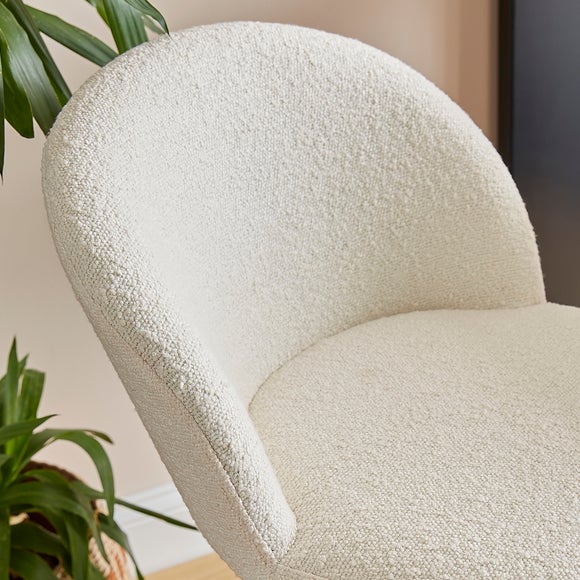 Carousel navigation image position 4 of 7