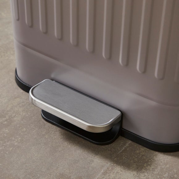 Carousel navigation image position 2 of 3