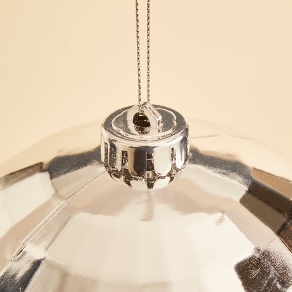 Carousel navigation image position 2 of 3